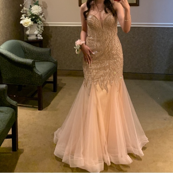 Beautiful strapless embroidered mermaid dress - Picture 4 of 4